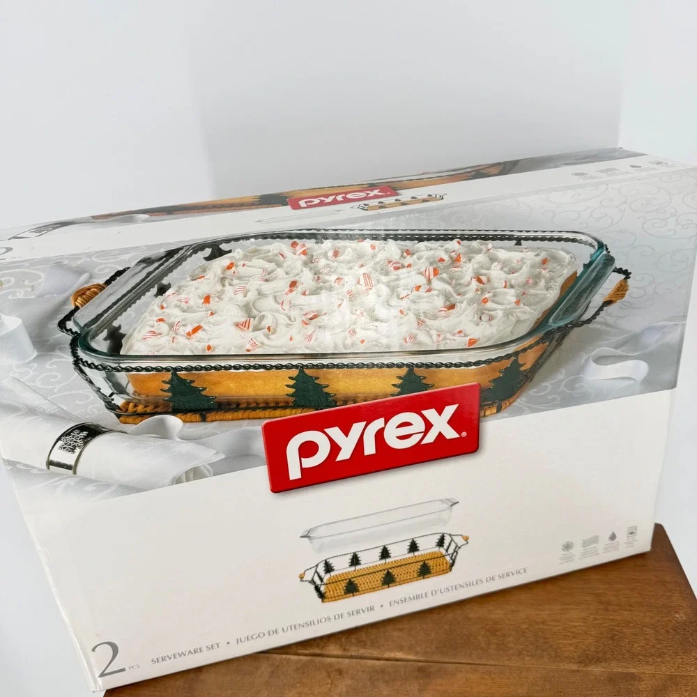 Pyrex 2 Piece Serveware Set Glass Baking Dish with Christmas Tree Woven Basket